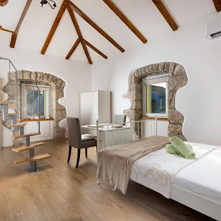 Paesana Heritage House Holiday home Garica