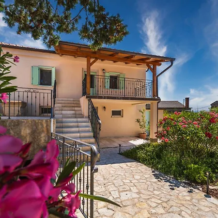 Hébergement de vacances Paesana Heritage House Garica